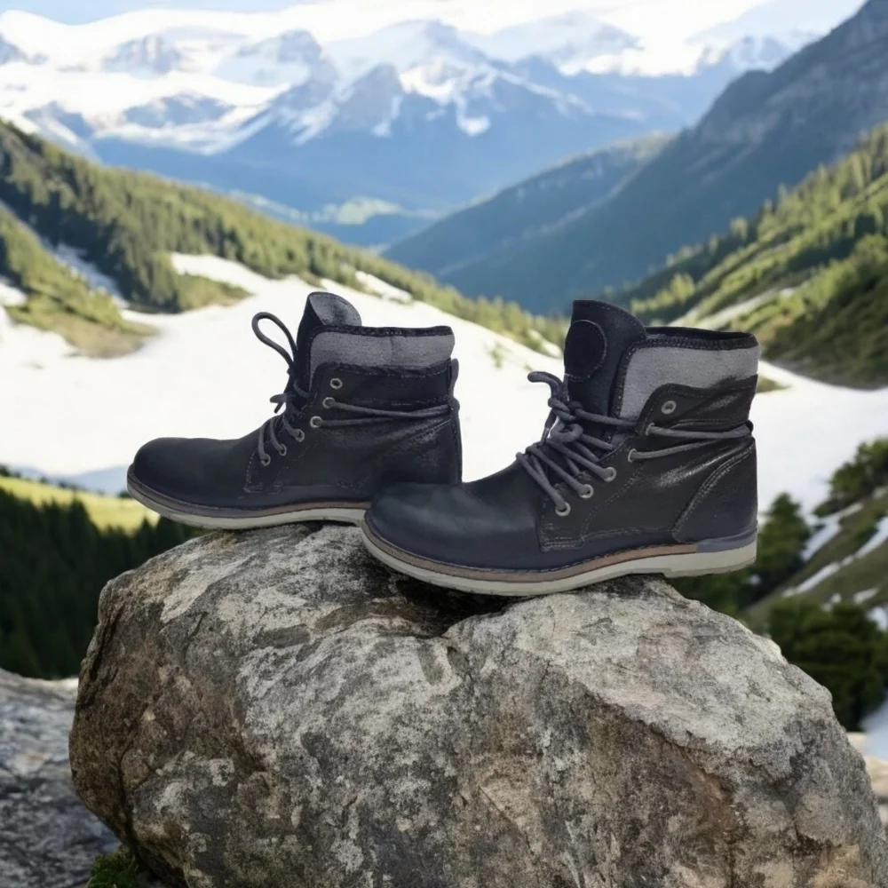 Aldo Men's size 9.5 Euro 42.5 dress casual black leather lace-up ankle boots.